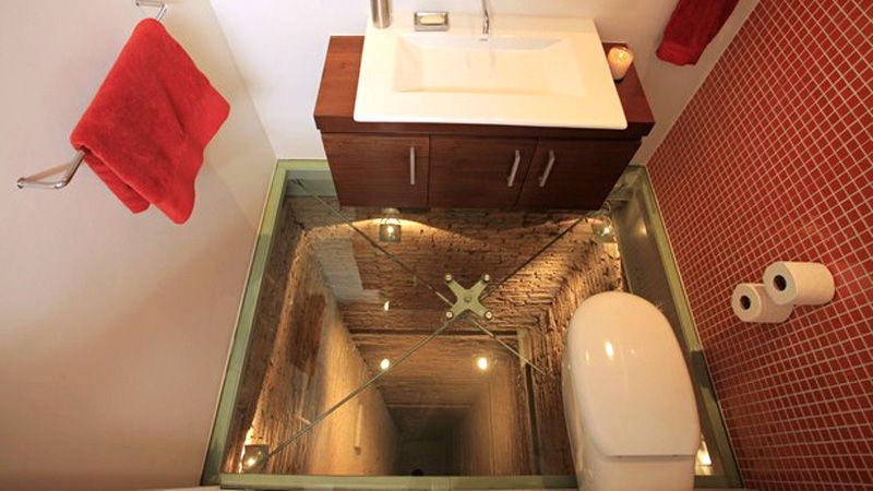 bathroom-with-no-floor